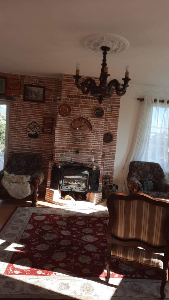 Tirane, jepet me qera Vile 2 Katshe, 220 m² 400 Euro (Babrru)