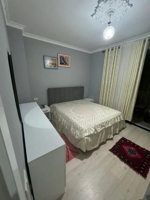 Tirane, jepet me qera apartament 1+1+Ballkon Kati 1, 65 m² 480 € (BAR SORRISO ASTIR)