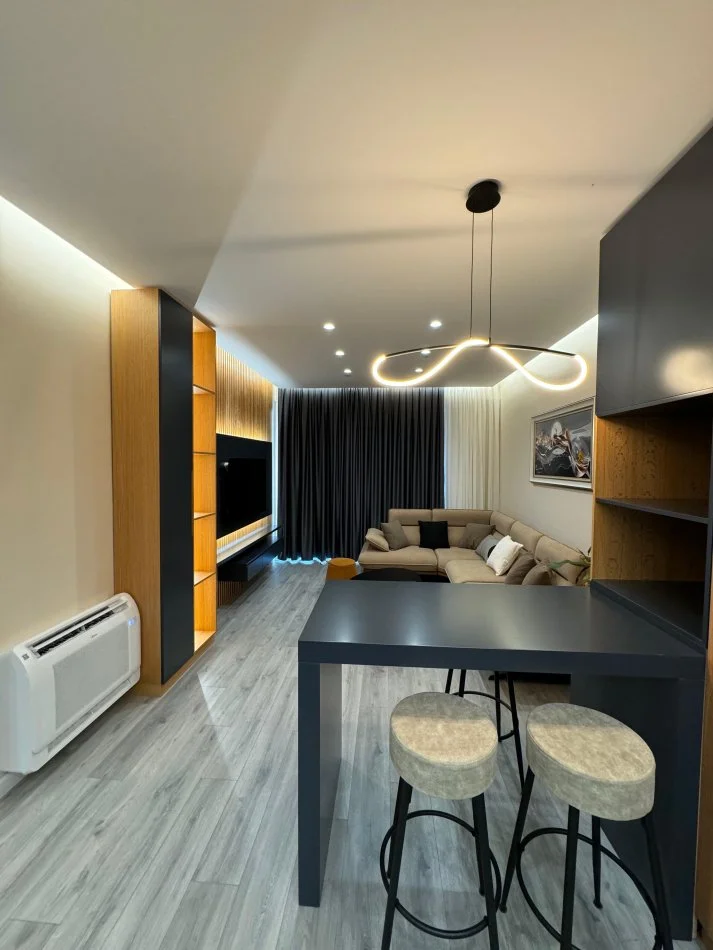 Tirane, jepet me qera apartament 1+1 Kati 4, 58 m² 900 € (Afer Kompleksit olimpik)