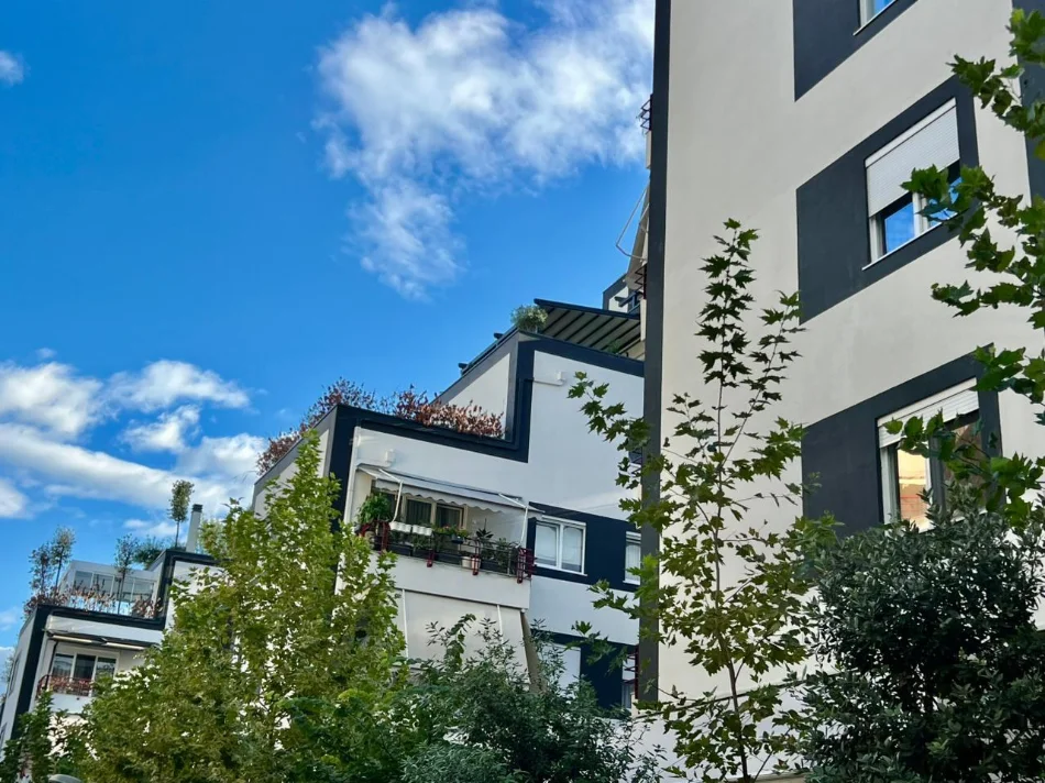 Tirane, jepet me qera apartament 2+1 Kati 4, 125 m² 1.200 € (Kompleksi FZ)