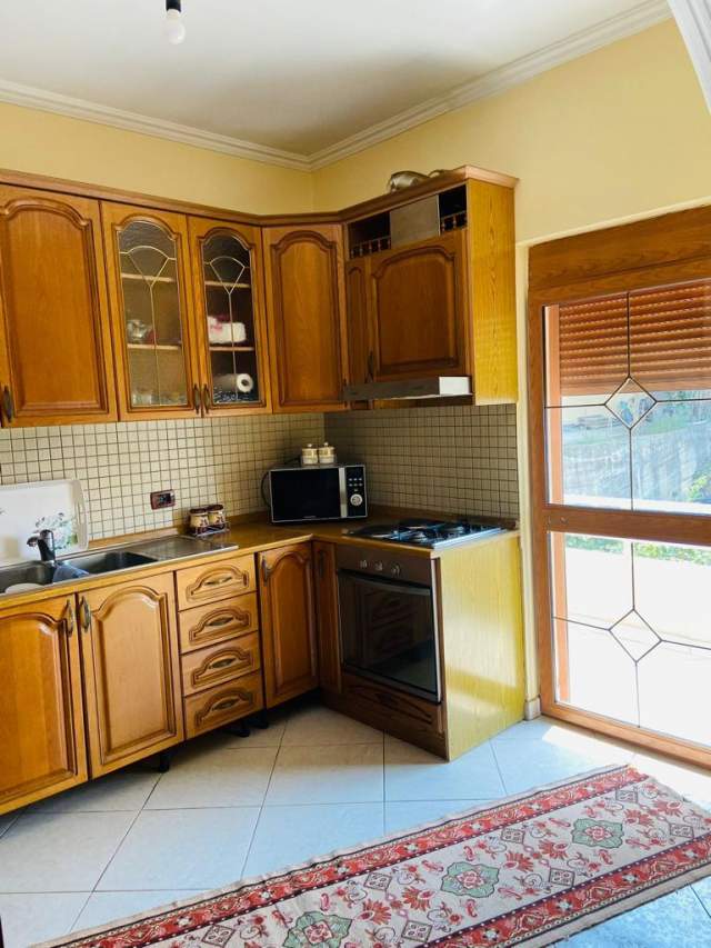 Tirane, jepet me qera 2+1+BLK Kati 2, 136 m² 350 Euro (Dalip Topi)