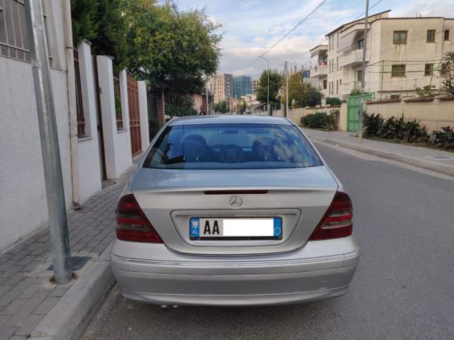 Tirane, shes makine Mercedes-Benz C220 CDI Avantgarde Viti 2001, 4.000 Euro