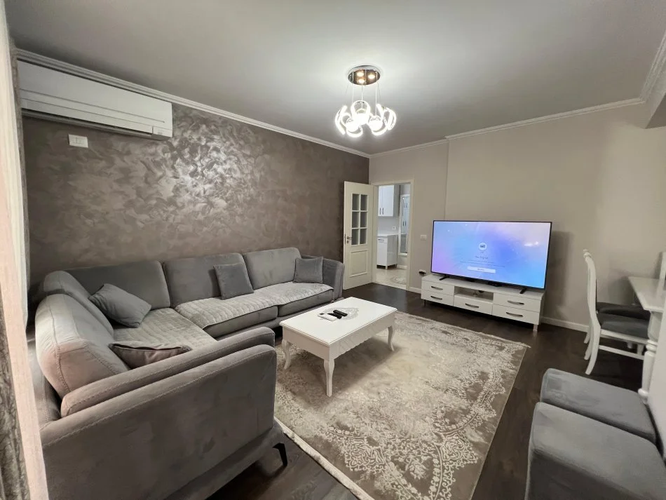 Tirane, jepet me qera apartament 2+1+Ballkon Kati 4, 120 m² 800 € (Rruga 4 deshmoret)