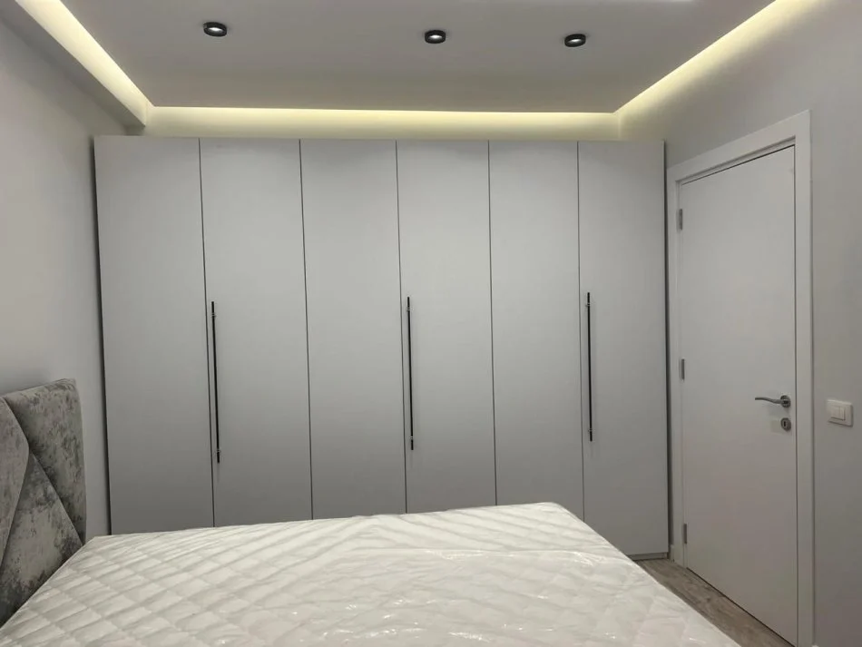 Tirane, jepet me qera apartament 1+1+Ballkon , 58 m² 350 € (Univers City)