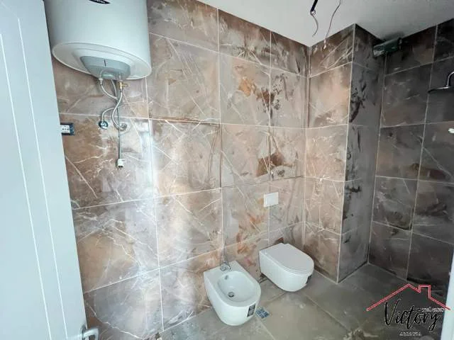 Tirane, jepet me qera apartament 3+1+BLK Kati 10, 160 m² 1.000 Euro (Garden Building tek 21 Dhjetori)