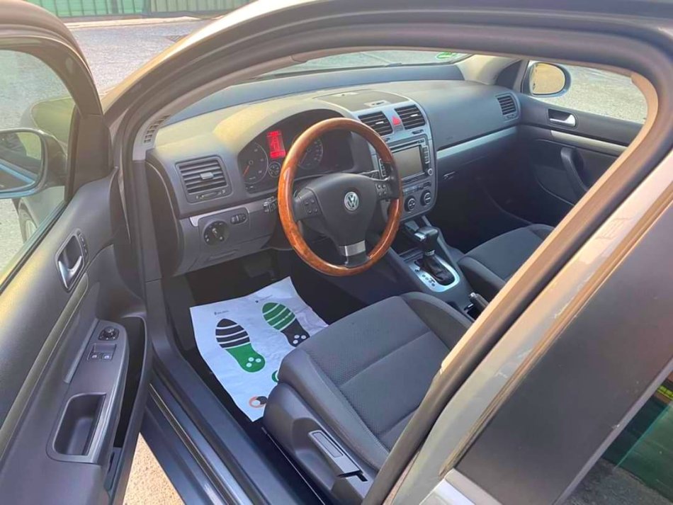 Tirane, shes makine Golf 5 Nafte, gri metalizato automatik Kondicioner 227.000 km 4.900 €