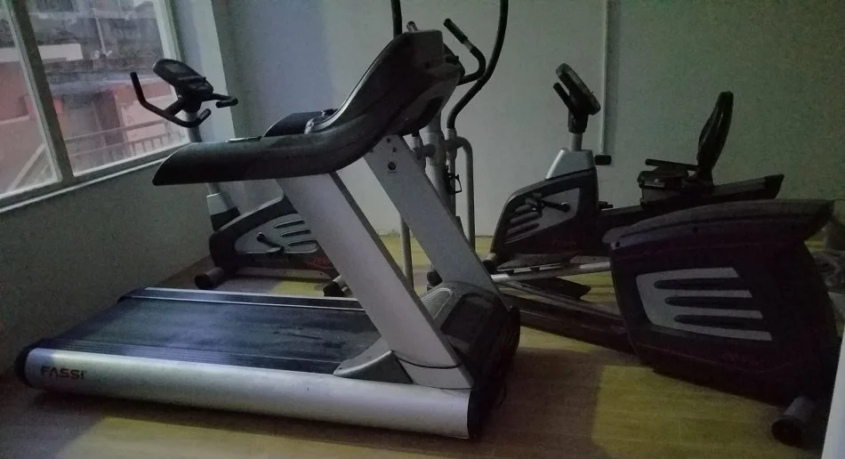 Tirane, okazion Shiten pajisje professionale sportive per palester fitness dhe arte marciale