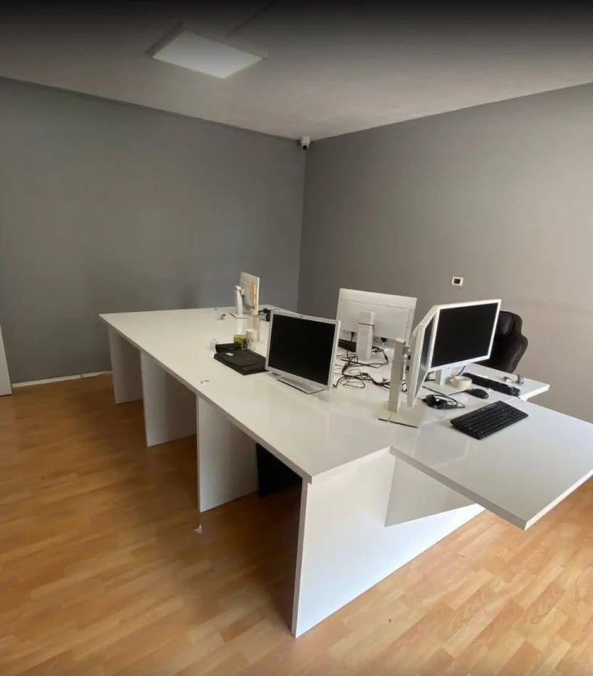 Tirane, jepet me qera apartament 2+1 Kati 4, 1.000 € (Rruga Ismail Qemali)