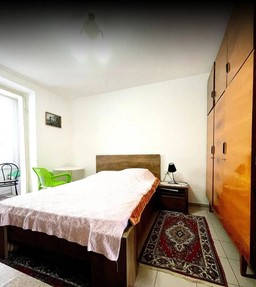 Tirane, jepet me qera apartament 1+1 Kati 2, 60 m² 600 € (Rruga Muhamed Gjollesha)