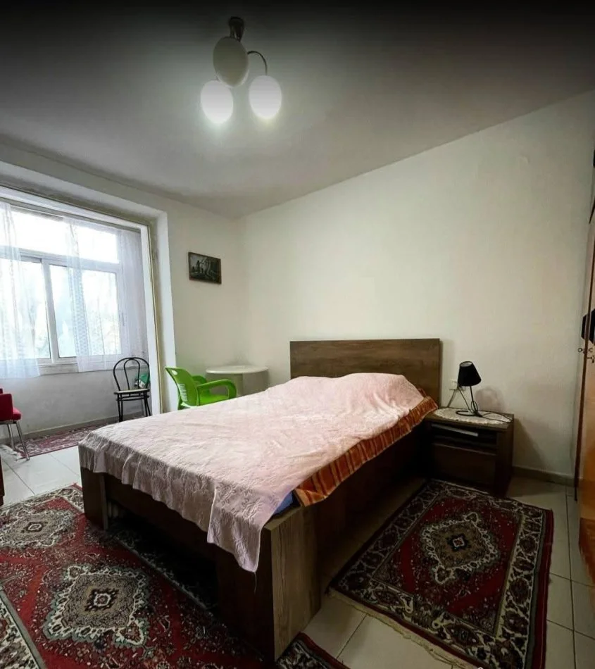 Tirane, jepet me qera apartament 1+1 Kati 2, 60 m² 600 € (Rruga Muhamed Gjollesha)