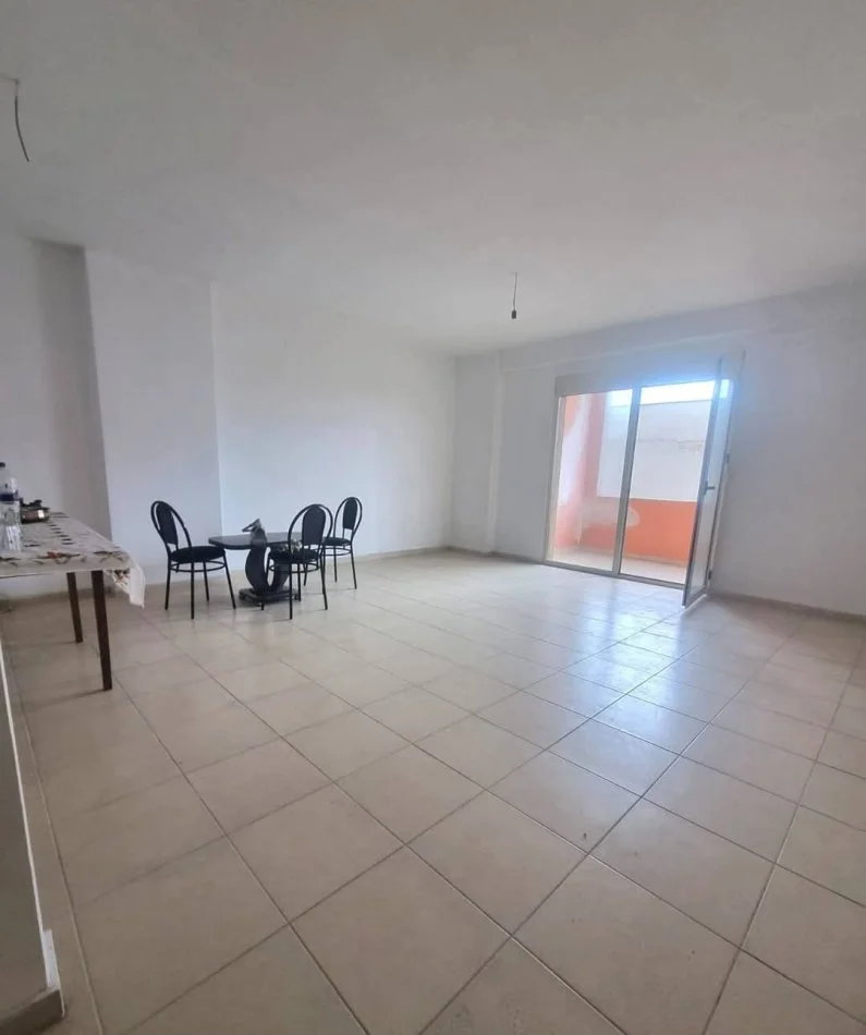 Durres, shitet apartament 3+1+Ballkon Kati 3, 134 m² 118.000 € (Rruga Pavaresia)