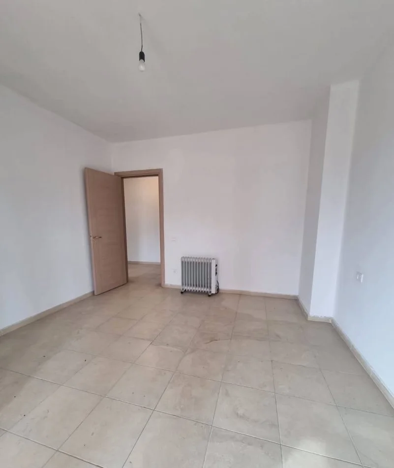 Durres, shitet apartament 3+1+Ballkon Kati 3, 134 m² 118.000 € (Rruga Pavaresia)