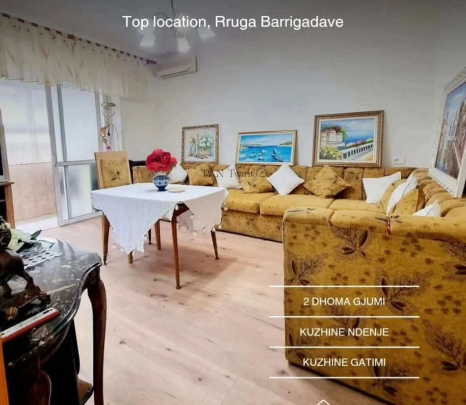 Tirane, jepet me qera apartament 2+1+Ballkon Kati 5, 75 m² 600 € (Rruga e Barrikadave)