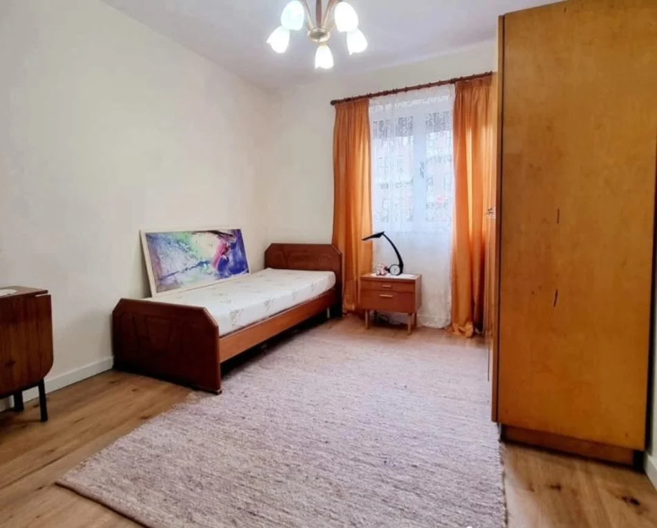 Tirane, jepet me qera apartament 2+1+Ballkon Kati 5, 75 m² 600 € (Rruga e Barrikadave)