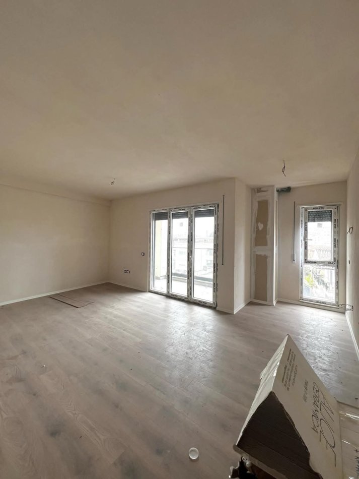 Tirane, shitet 2+1+Aneks+Ballkon Kati 3, 109 m² 180.000 € (Blv i Ri)