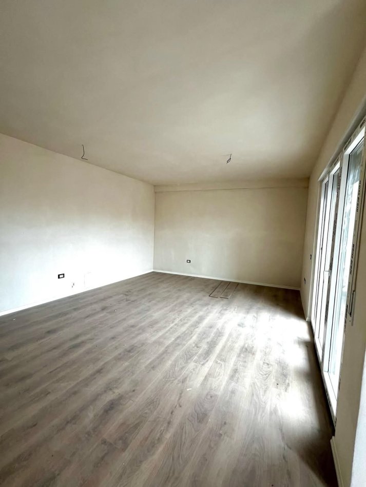 Tirane, shitet 2+1+Aneks+Ballkon Kati 3, 109 m² 180.000 € (Blv i Ri)