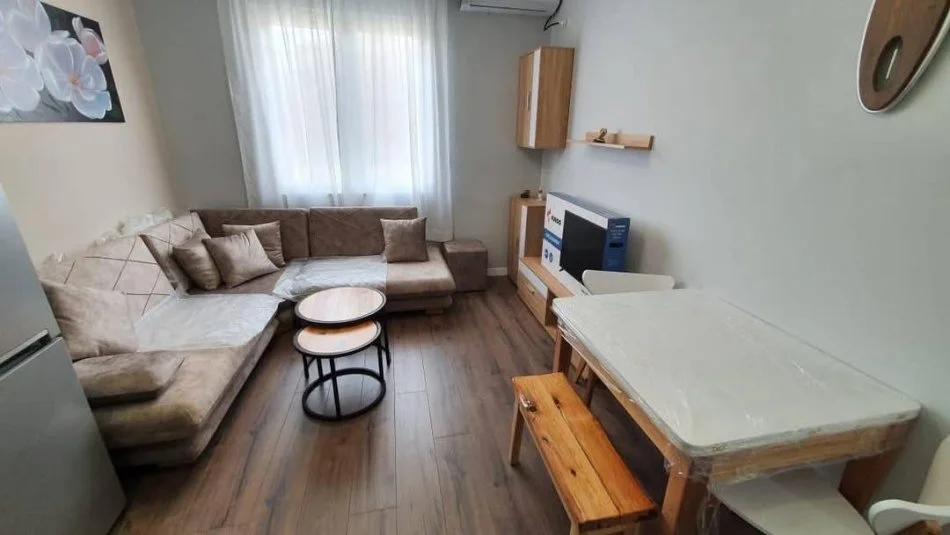 Tirane, jepet me qera apartament 2+1+Ballkon Kati 4, 60 m² 700 € 