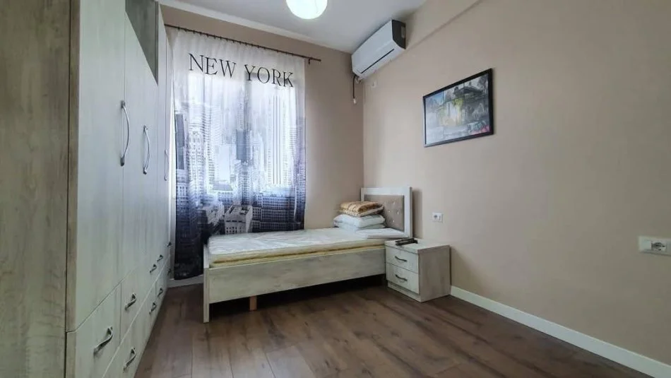 Tirane, jepet me qera apartament 2+1+Ballkon Kati 4, 60 m² 700 € 