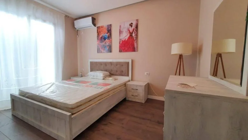 Tirane, jepet me qera apartament 2+1+Ballkon Kati 4, 60 m² 700 € 