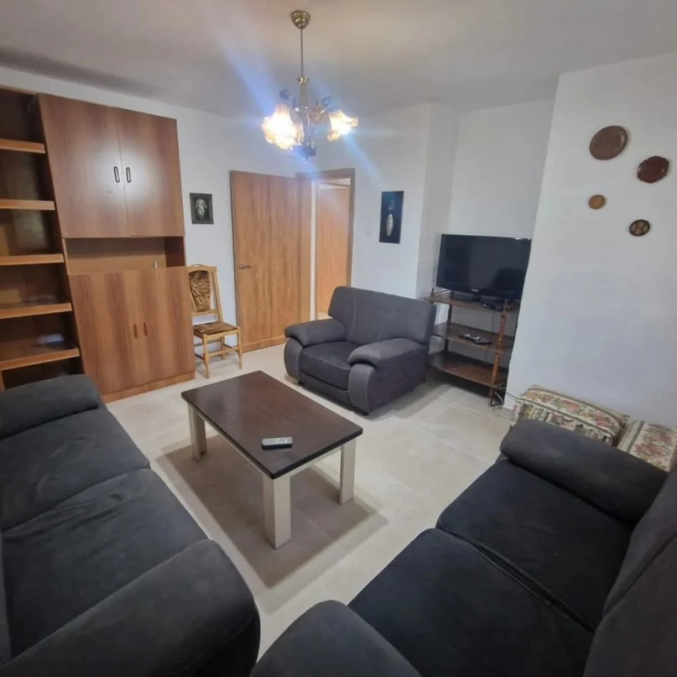 Tirane, jepet me qera apartament 3+1+Ballkon Kati 4, 85 m² 600 € 