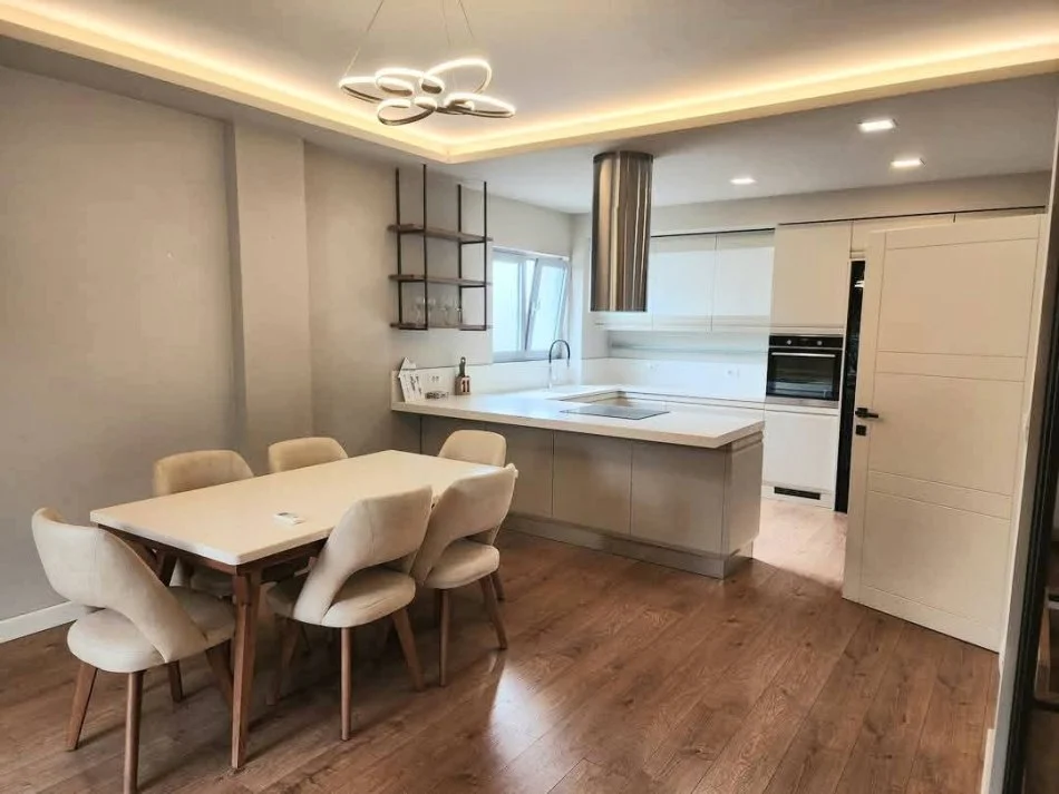 Tirane, jepet me qera Vile 3 Katshe , 1.500 € 