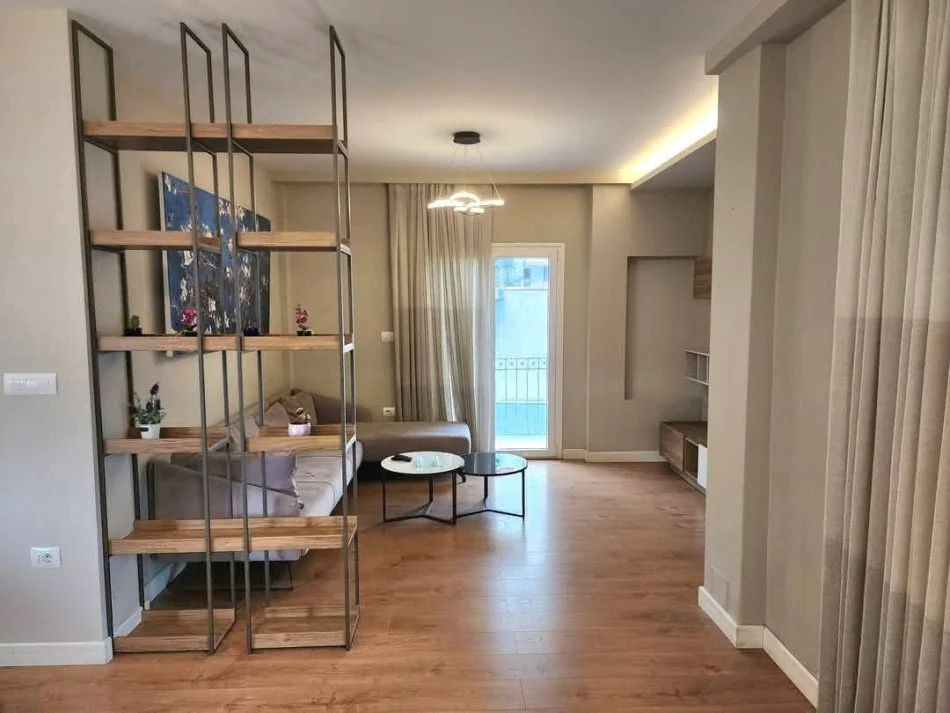 Tirane, jepet me qera Vile 3 Katshe , 1.500 € 