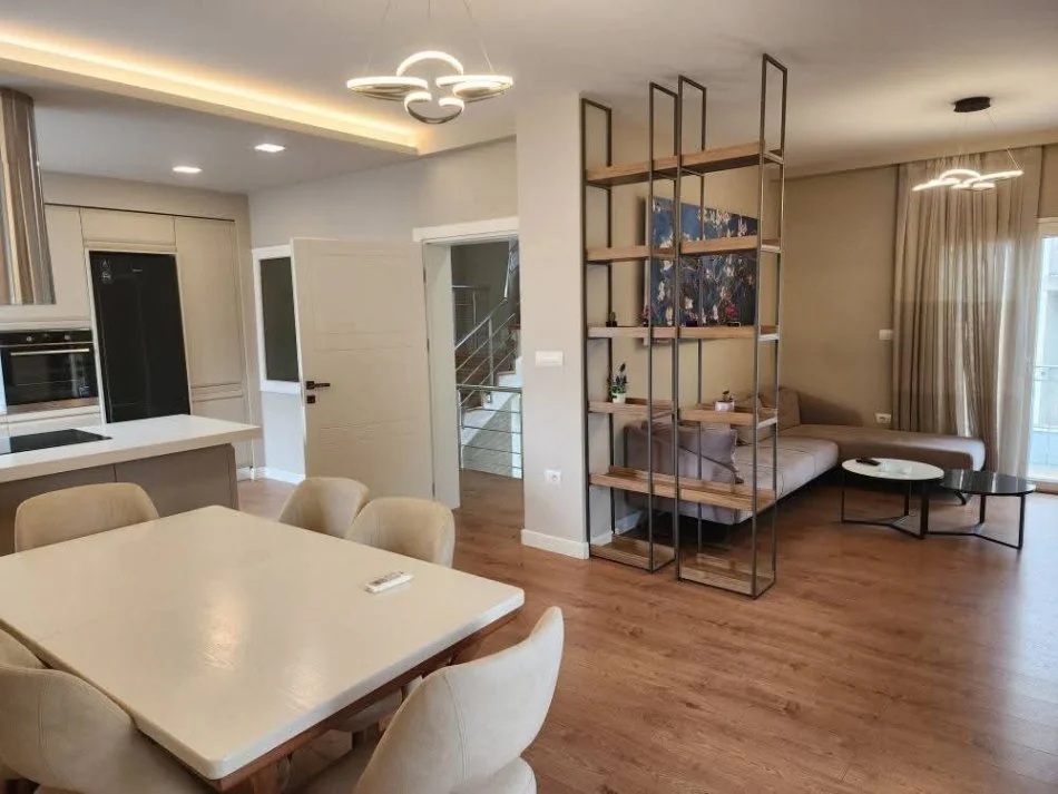 Tirane, jepet me qera Vile 3 Katshe , 1.500 € 