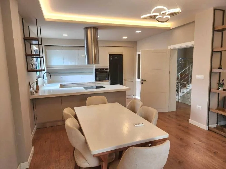 Tirane, jepet me qera Vile 3 Katshe , 1.500 € 