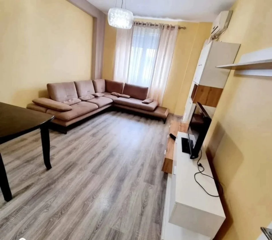 Tirane, jepet me qera apartament 2+1+Aneks+Ballkon Kati 5, 120 m² 500 € 