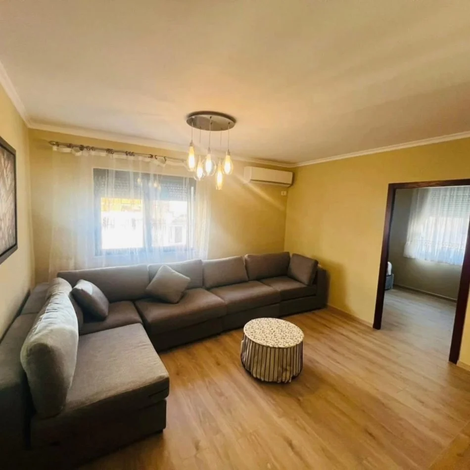 Tirane, jepet me qera apartament 2+1 Kati 4, 70 m² 600 € 