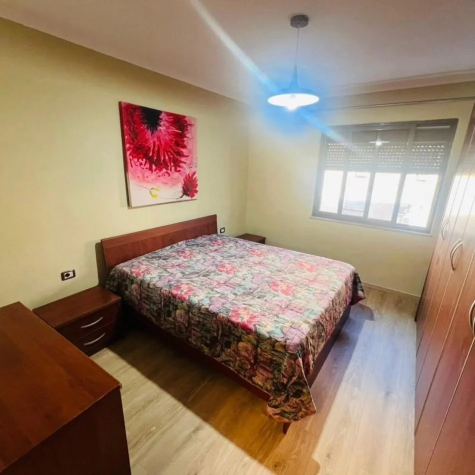 Tirane, jepet me qera apartament 2+1 Kati 4, 70 m² 600 € 
