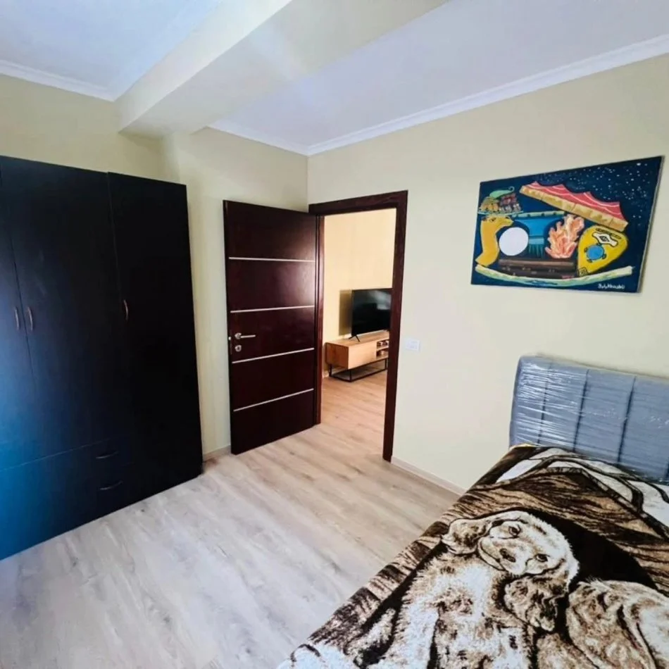 Tirane, jepet me qera apartament 2+1 Kati 4, 70 m² 600 € 