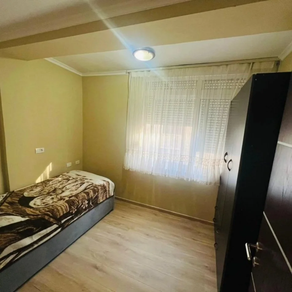 Tirane, jepet me qera apartament 2+1 Kati 4, 70 m² 600 € 
