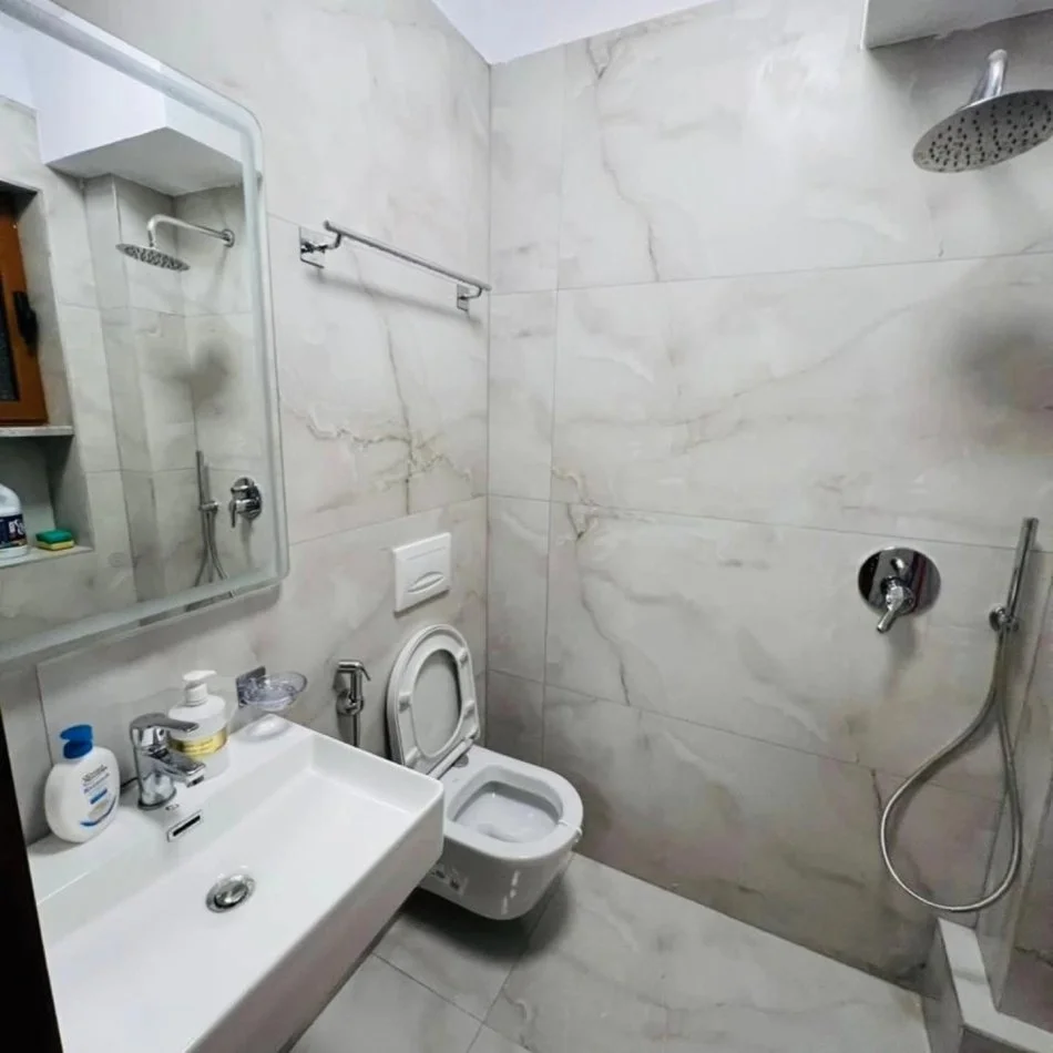 Tirane, jepet me qera apartament 2+1 Kati 4, 70 m² 600 € 