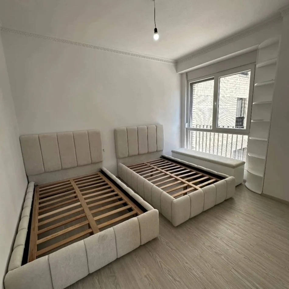 Tirane, jepet me qera apartament 2+1+Aneks+Ballkon Kati 1, 106 m² 699 €