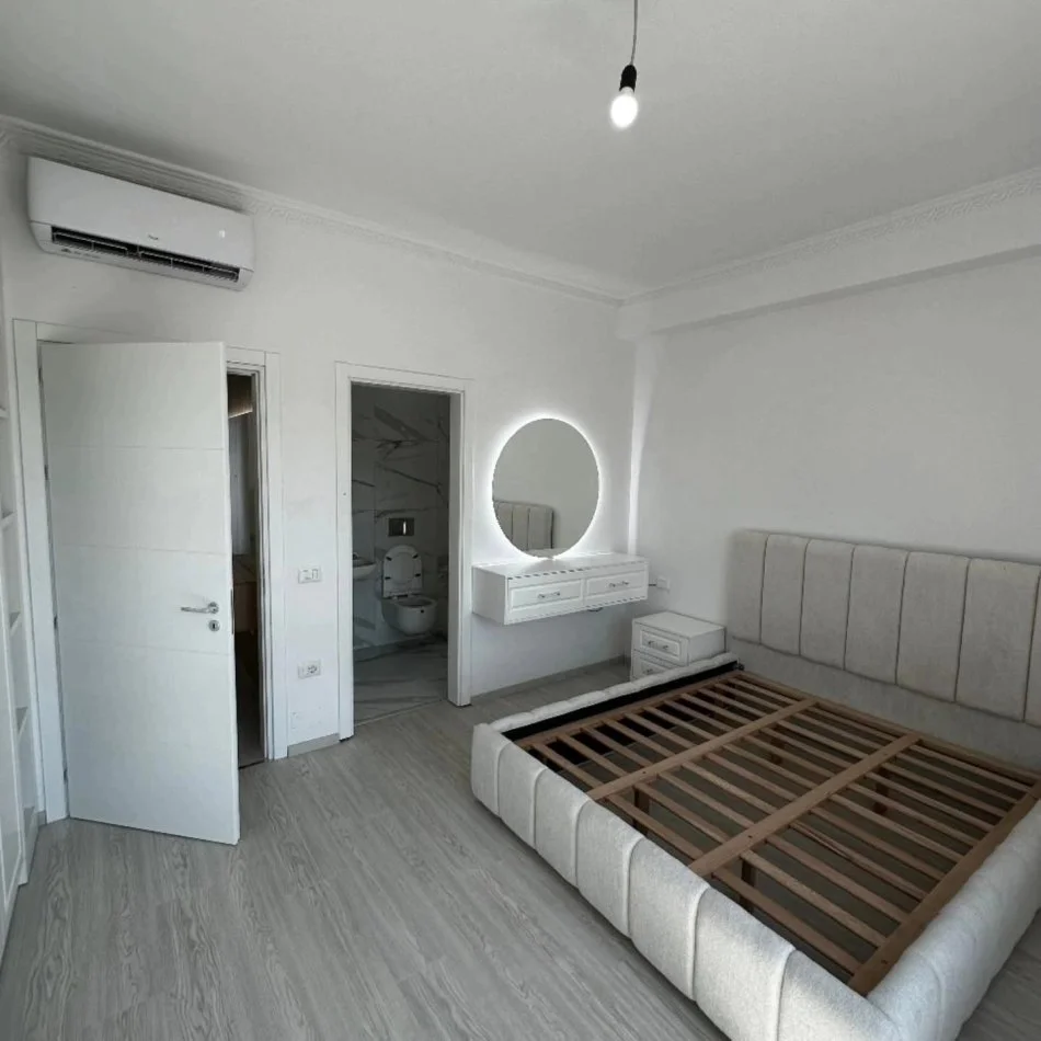 Tirane, jepet me qera apartament 2+1+Aneks+Ballkon Kati 1, 106 m² 699 €