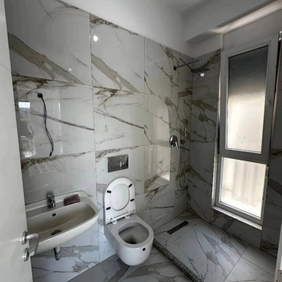 Tirane, jepet me qera apartament 2+1+Aneks+Ballkon Kati 1, 106 m² 699 €