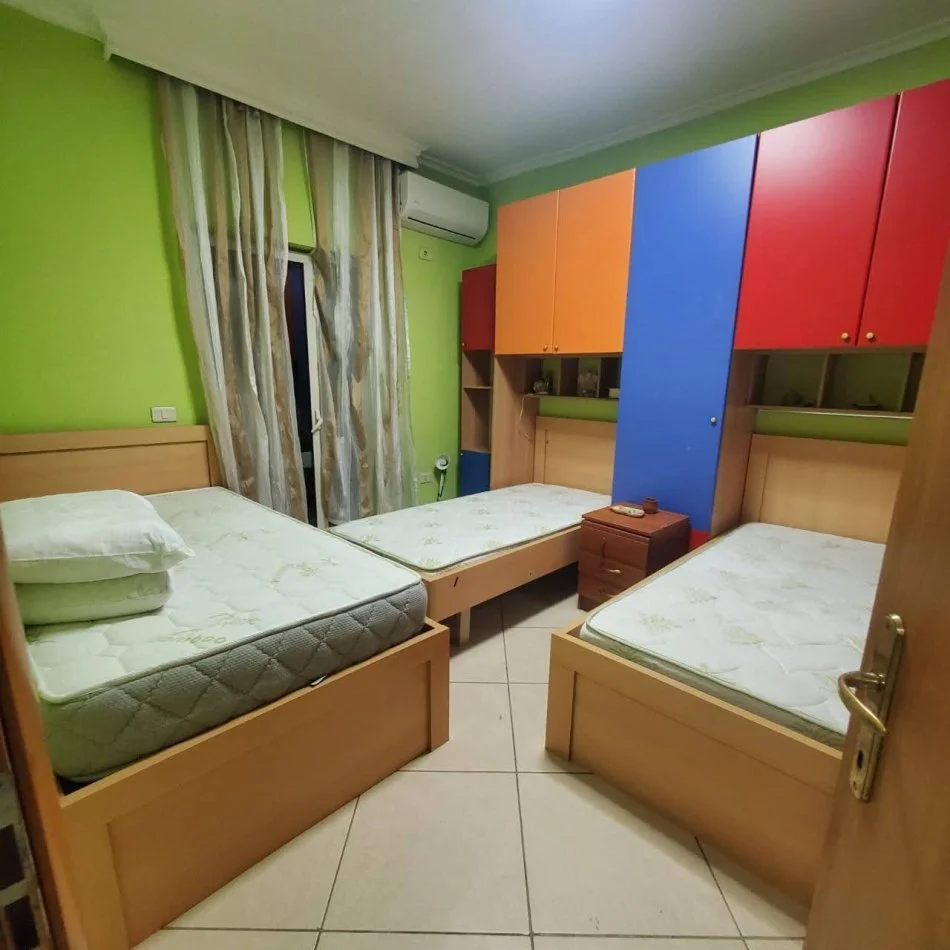 Tirane, jepet me qera apartament 2+1+Aneks+Ballkon Kati 8, 650 € 