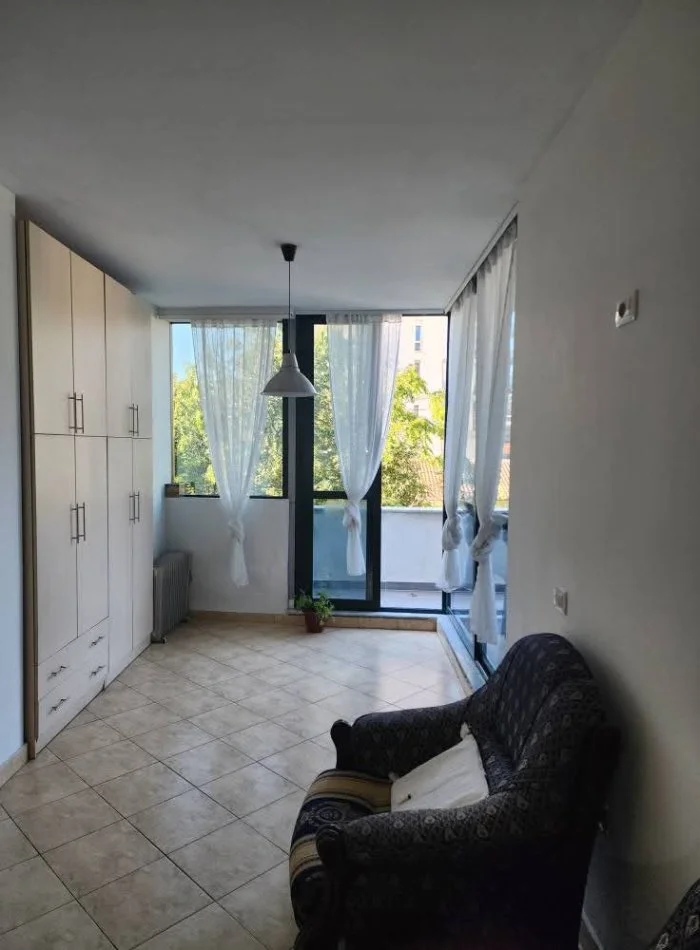 Tirane, jepet me qera apartament 2+1+Aneks+Ballkon Kati 1, 600 € 