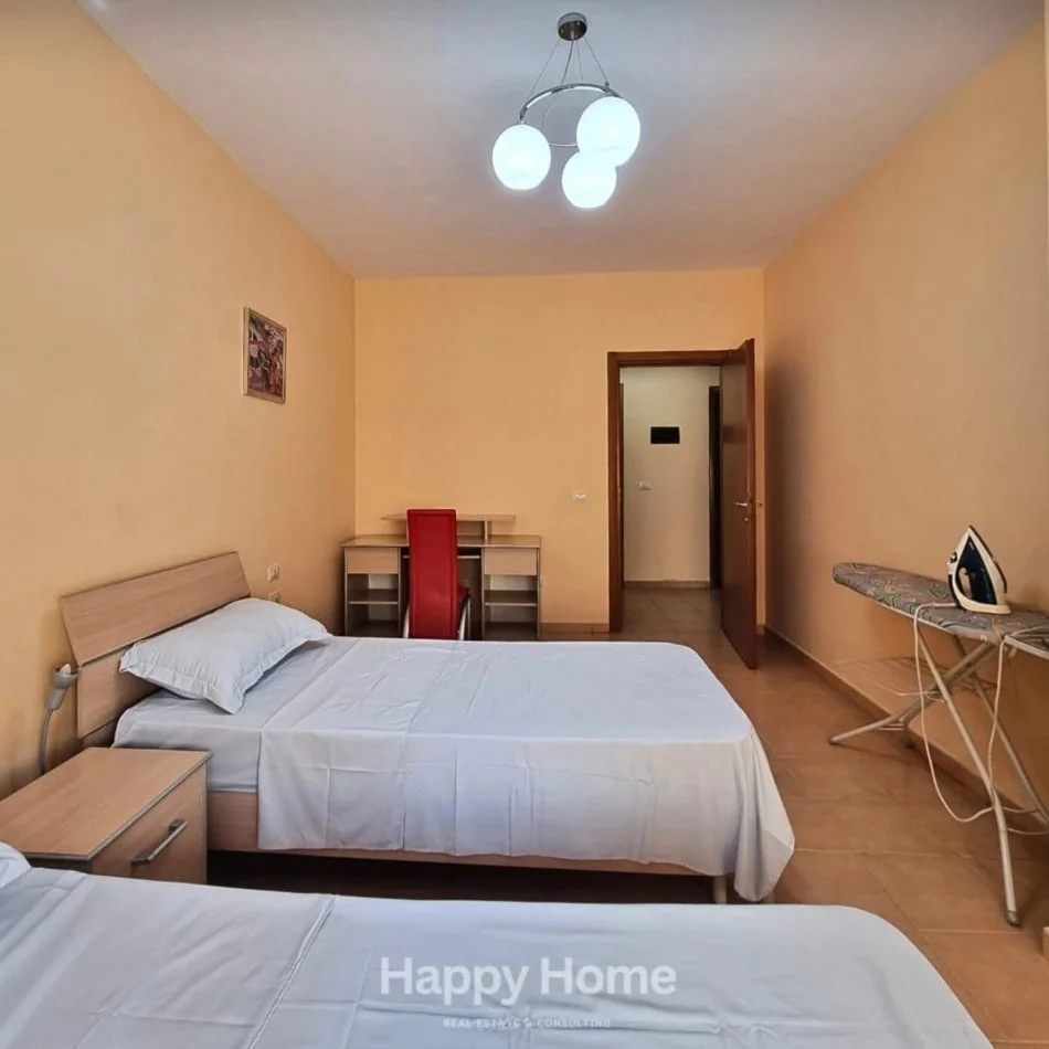 Tirane, jepet me qera apartament 2+1+Ballkon , 800 € 