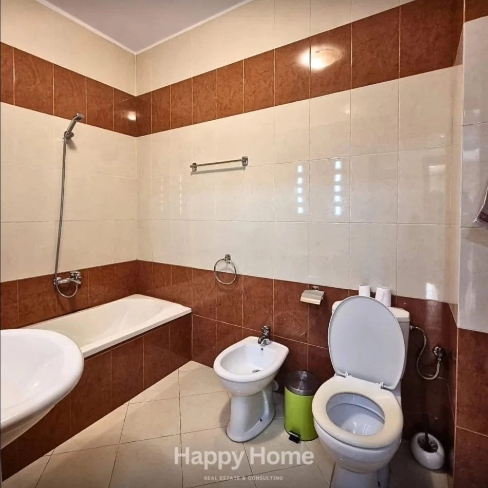 Tirane, jepet me qera apartament 2+1+Ballkon , 800 € 