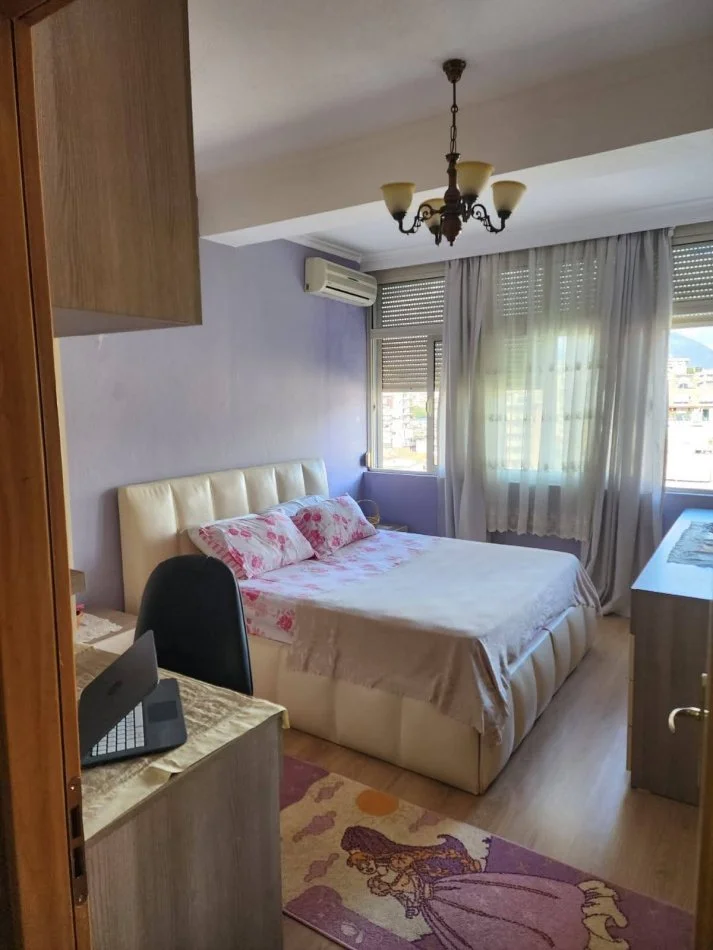 Tirane, jepet me qera apartament 2+1+Ballkon Kati 8, 650 € 