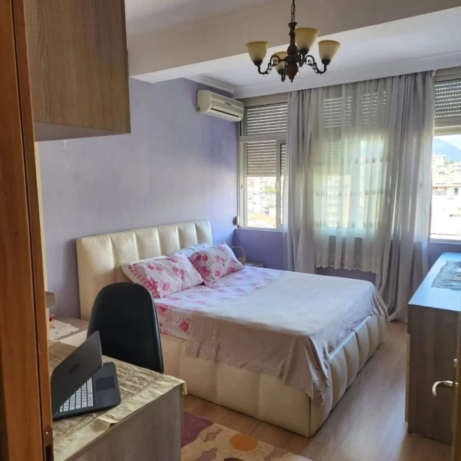 Tirane, jepet me qera apartament 2+1+Aneks+Ballkon Kati 8, 650 € 