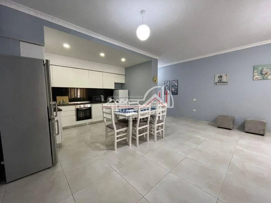 Vlore, jepet me qera apartament 2+1+Aneks+Ballkon Kati 3, 1 m² 550 € 