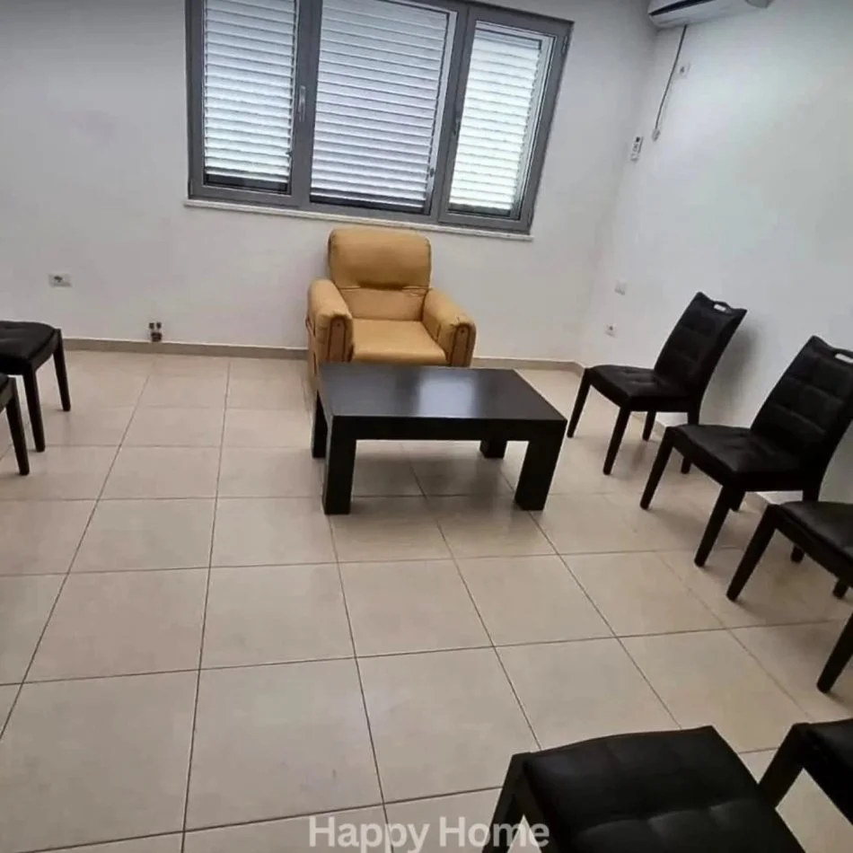 Tirane, jepet me qera Vile 3 Katshe , 600 m² 