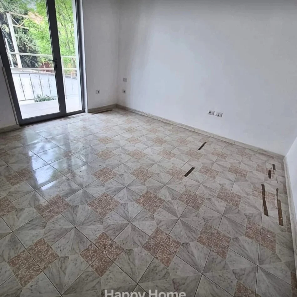 Tirane, jepet me qera Vile 3 Katshe , 600 m² 