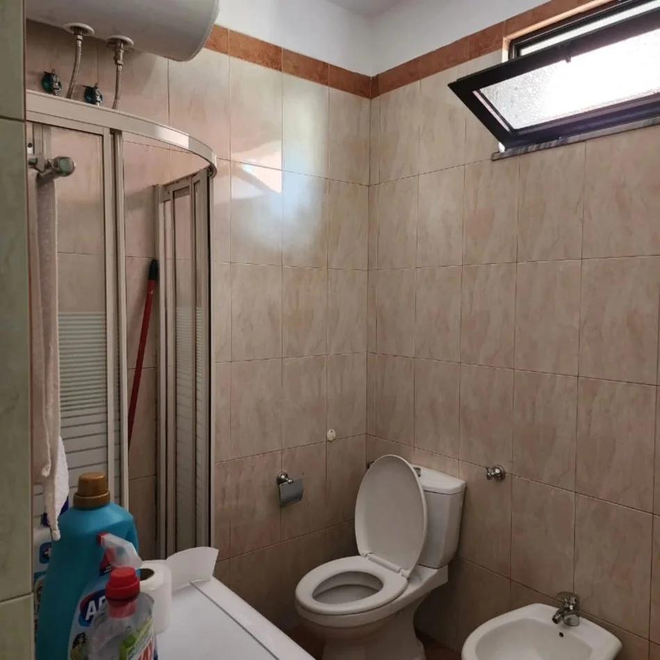Tirane, shitet Vile 2 Katshe , 198 m² 340.000 € 