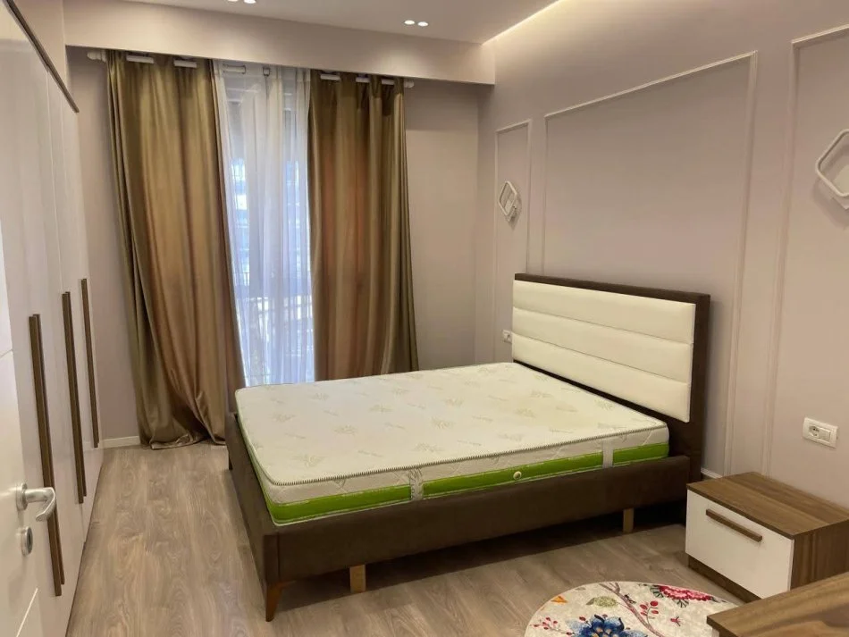 Tirane, jepet me qera 2+1+Ballkon Kati 1, 100 m² 750 € 