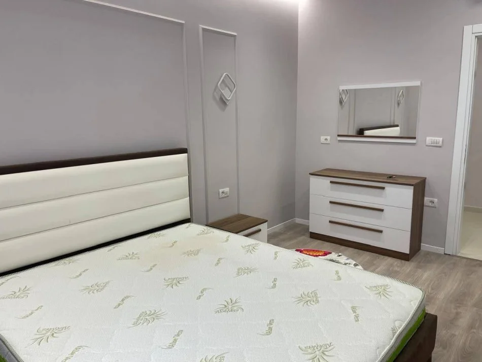 Tirane, jepet me qera 2+1+Ballkon Kati 1, 100 m² 750 € 