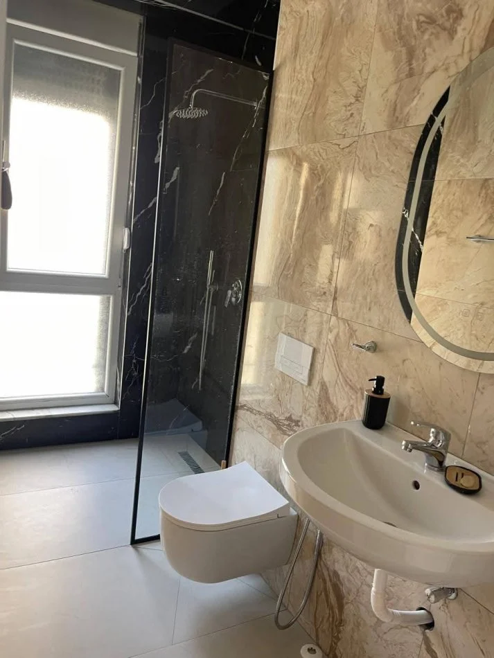 Tirane, jepet me qera 2+1+Ballkon Kati 1, 100 m² 750 € 